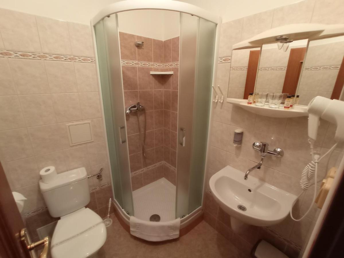 Ranč Kostelany Hotel Kromeriz Bagian luar foto